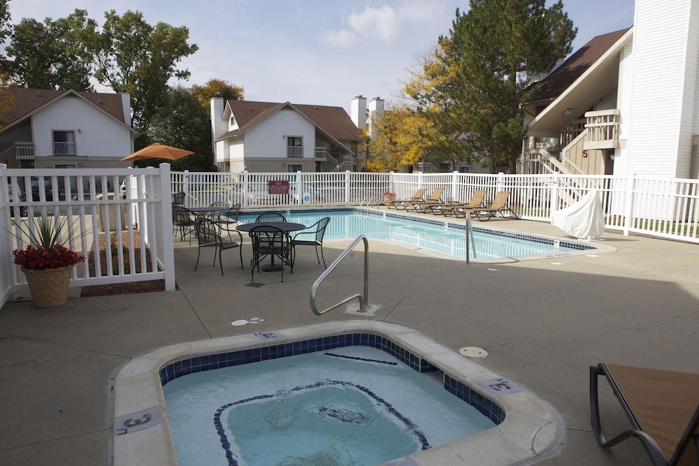 هوثرون سويتس باي ويندام تروي، مي أخرى