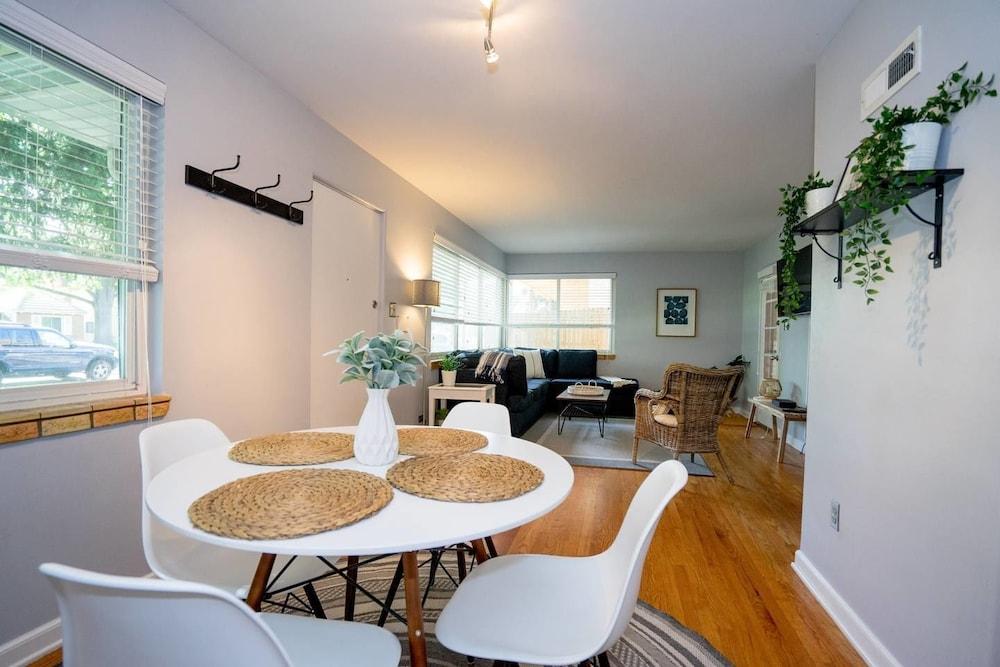 ذا دنفر دن إن مايفير بارك إنورموس باكيارد ويذ جريل سليبس 7 الصورة الأساسية