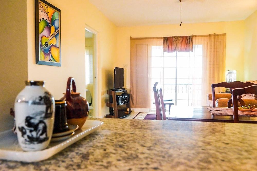 كنجستون جيست أبارتمنت آت بلانتيشن سبرينجز تفاصيل الفندق من الداخل