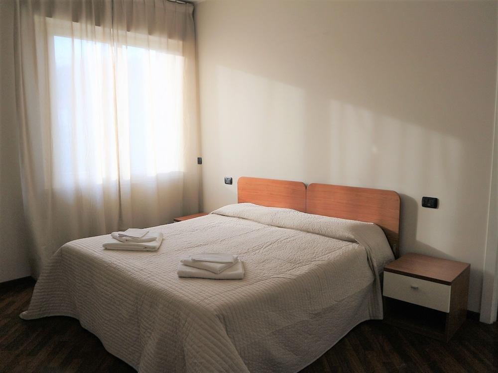 Villa Alba Malpensa Room
