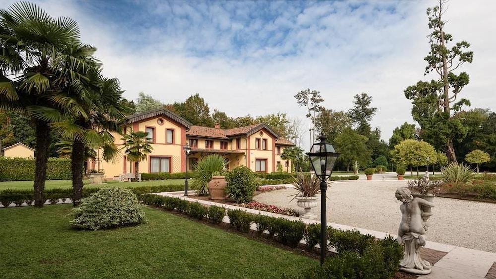 بارك هوتل فيلا فيسيني