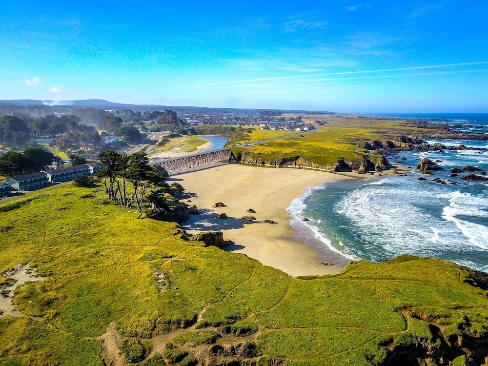Beachcomber Motel Fort Bragg Featured Image