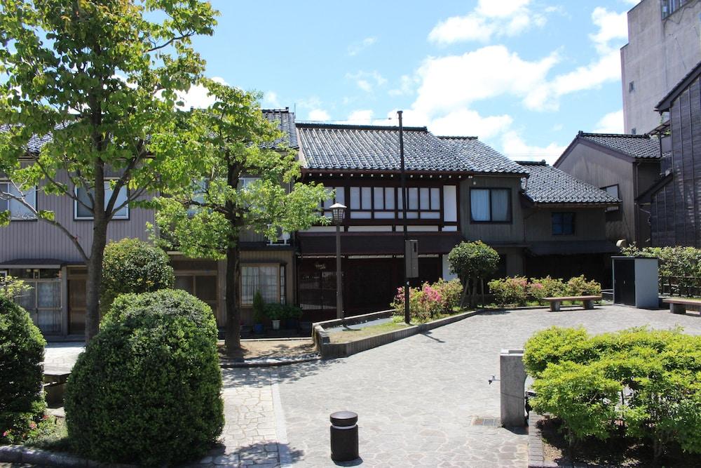 توياما تاكاوكا كاناياماتشي سامانوكو هاوس المنطقة الخارجية