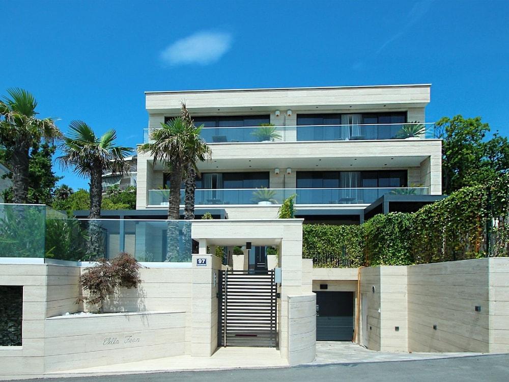 لاكوريوس تو بد روم أبارتمنت ويذ آه سي فيو إن كريكفينيكا المنطقة الخارجية