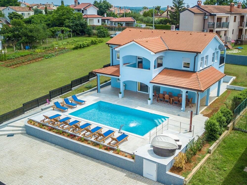 Private Villa in Porec With Swimming Pool Exterior