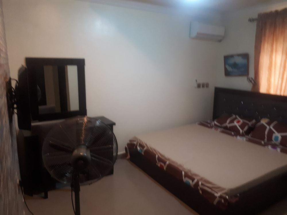 أبيديف هول آند لودجينجس غرفة