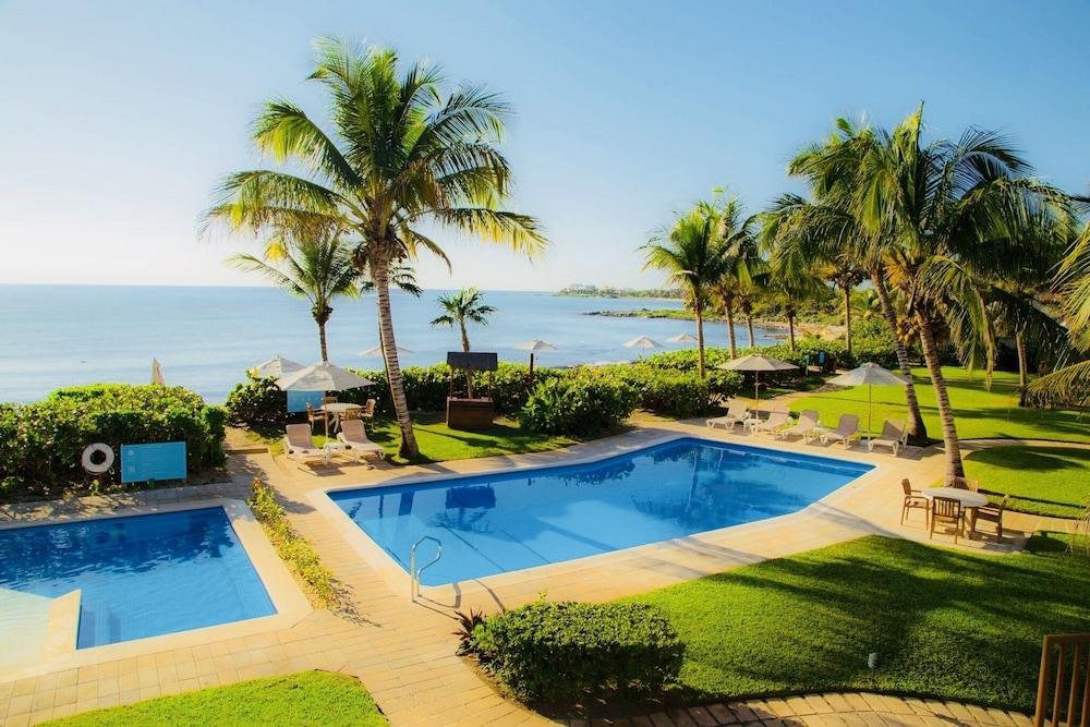 لاس فيلاز أكيومال 2 بي 11 باي سكاي رن الصورة الأساسية