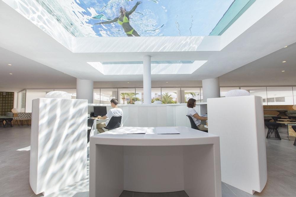 إتش إم مارتينيك أبارتهوتل قاعة الاستقبال