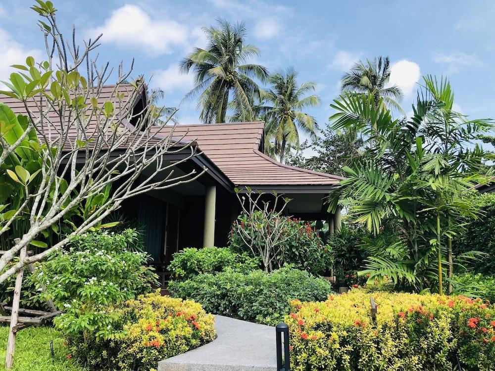 Khanom Beach Resort & Spa Exterior