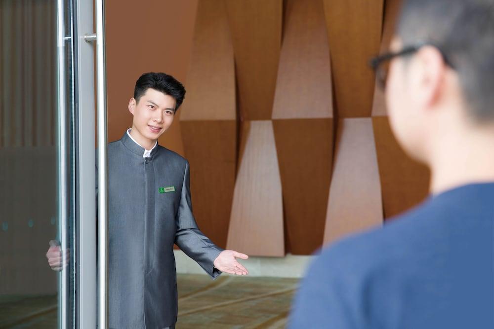 هوليداي إن ريزورت ييتشون مينيو ماونتن باي آيتش جي المنطقة الخارجية