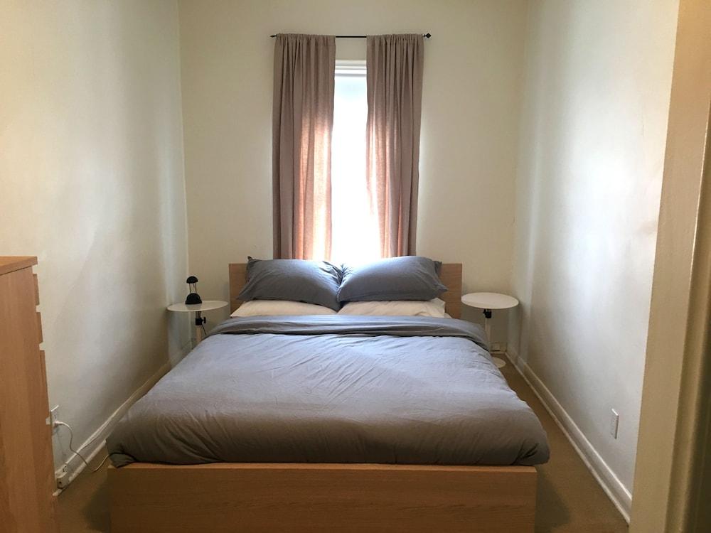 بيوتيفول تو ليفيل هاوس إن يوركفيل غرفة