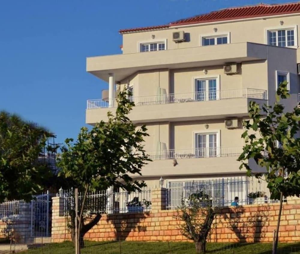 Villa August Ksamil