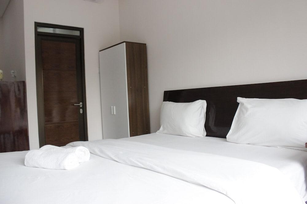Simply Homey Studio at Gateway Pasteur Apartment near Exit Toll Room