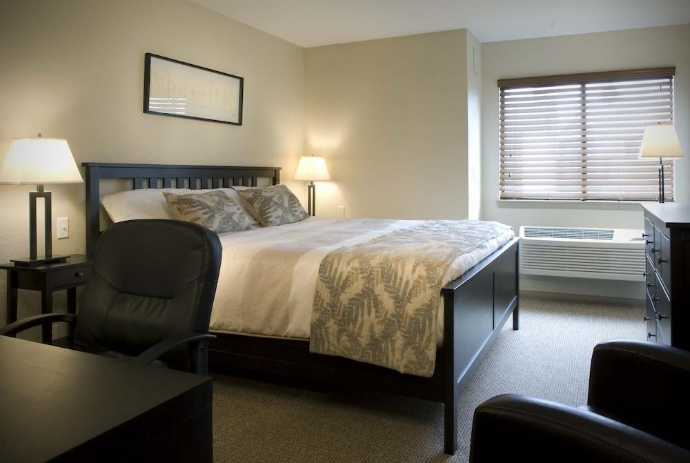 The Commons Hotel & Suites - Denver Tech Center Room