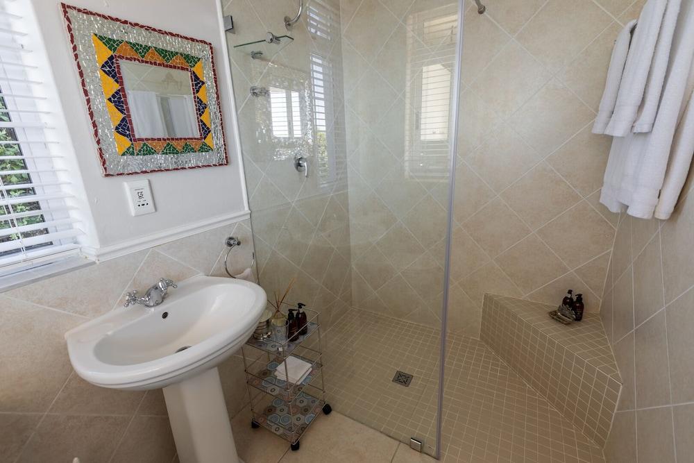 Port Of Call Bathroom