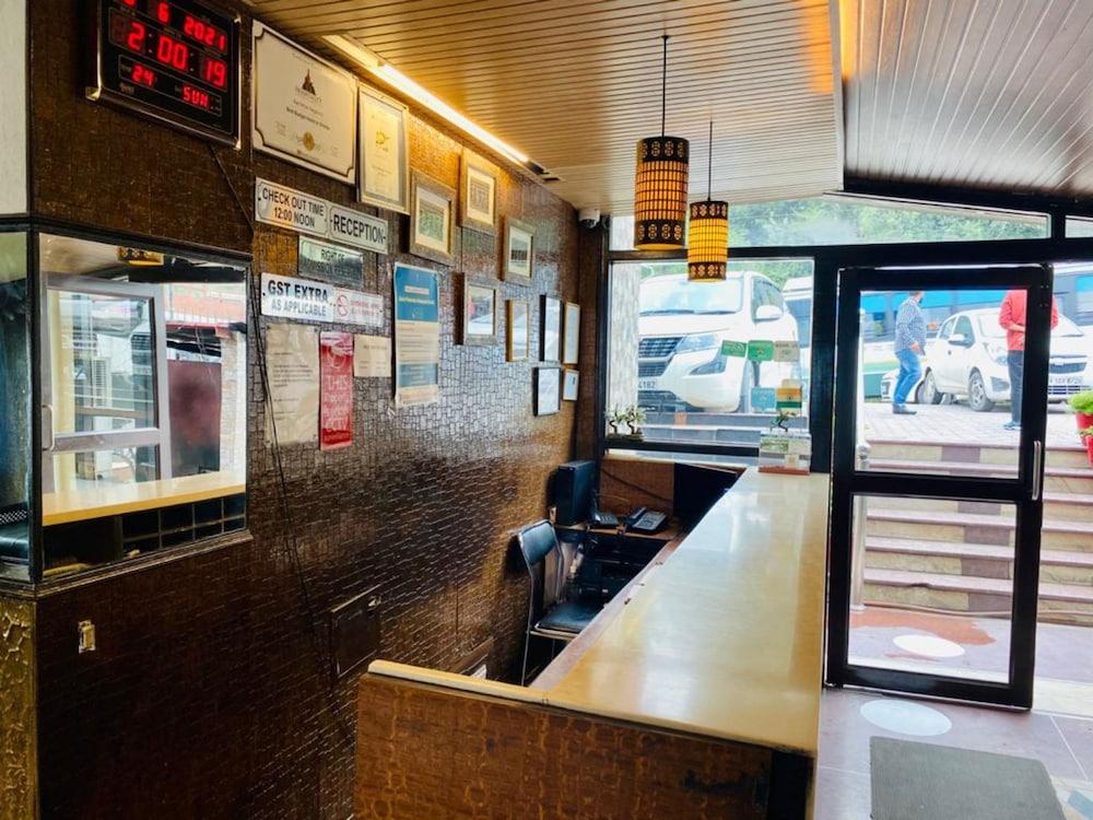 Goroomgo Aachaman Abode Shimla Interior