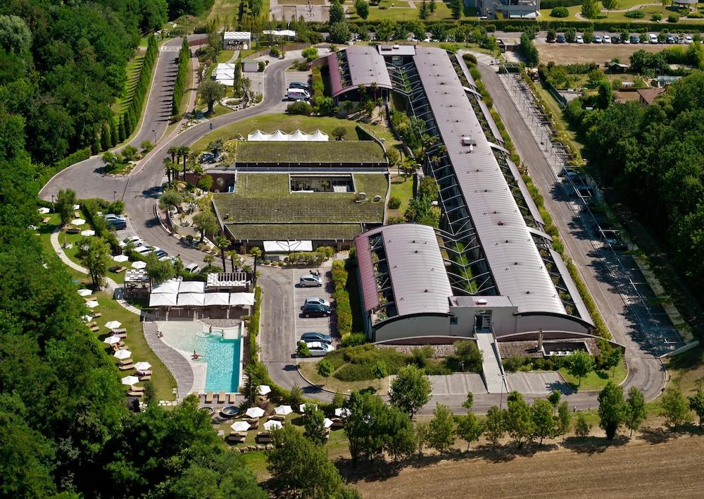 ريليه بيلاريا هوتل آند كونجريسي منظر من الجو