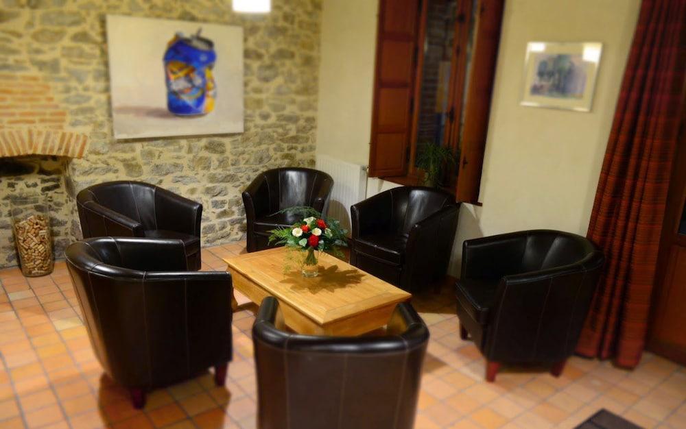 لوجيس أوتل لا فيرم دو بلانشوت منطقة الجلوس في الردهة