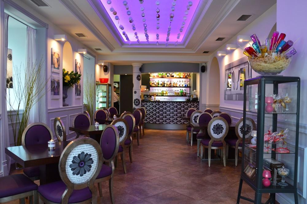 فانيليا هوتل