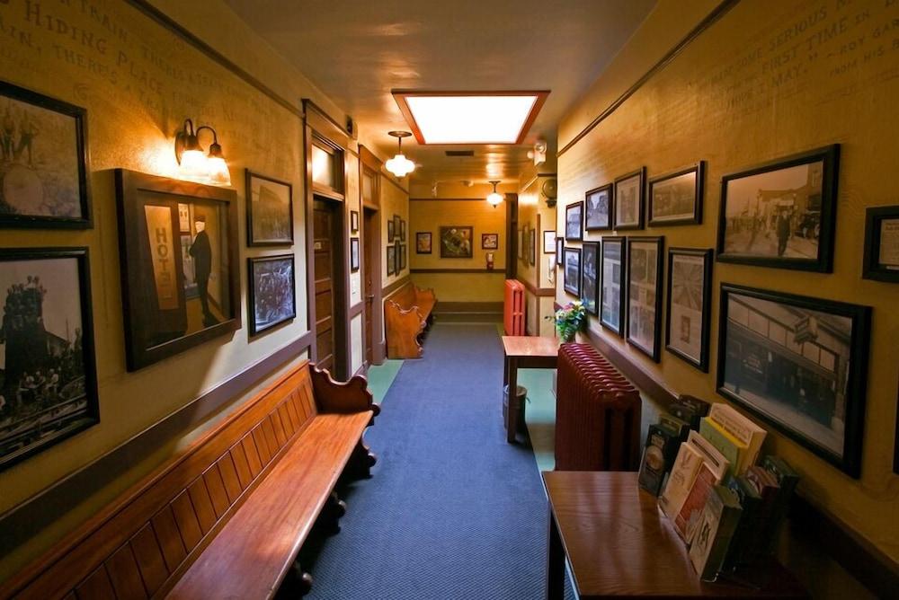 ماكمينامينز أوليمبيك كلوب الفندق من الداخل