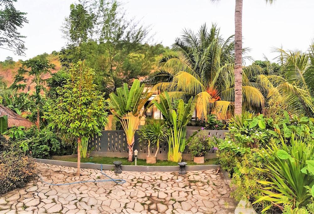 Nipah Pool Villas & Restaurant Property Grounds
