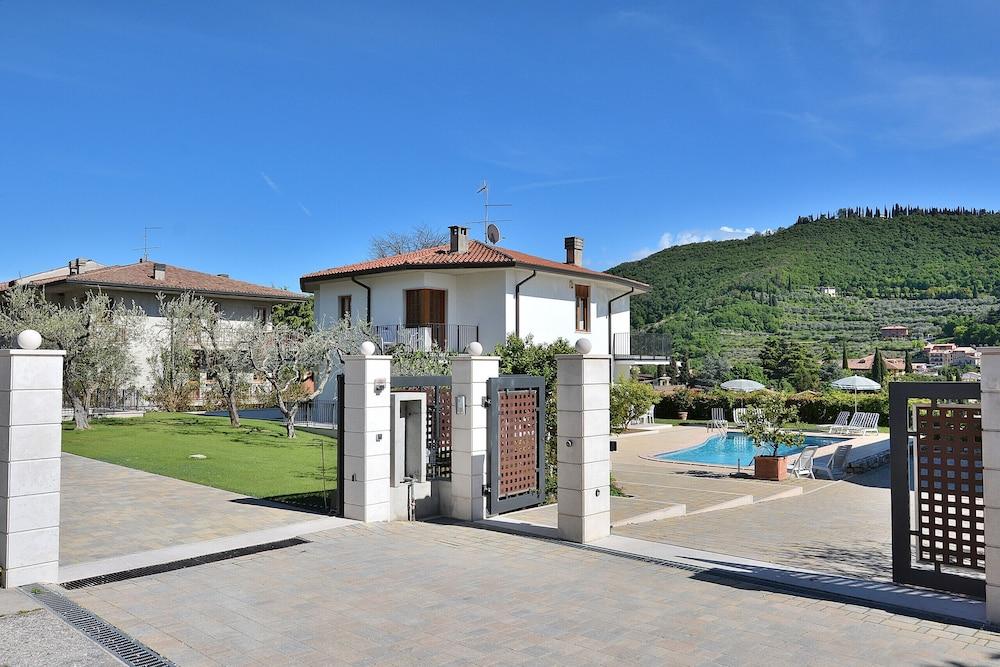 Cà Le Terrazze With Pool Exterior