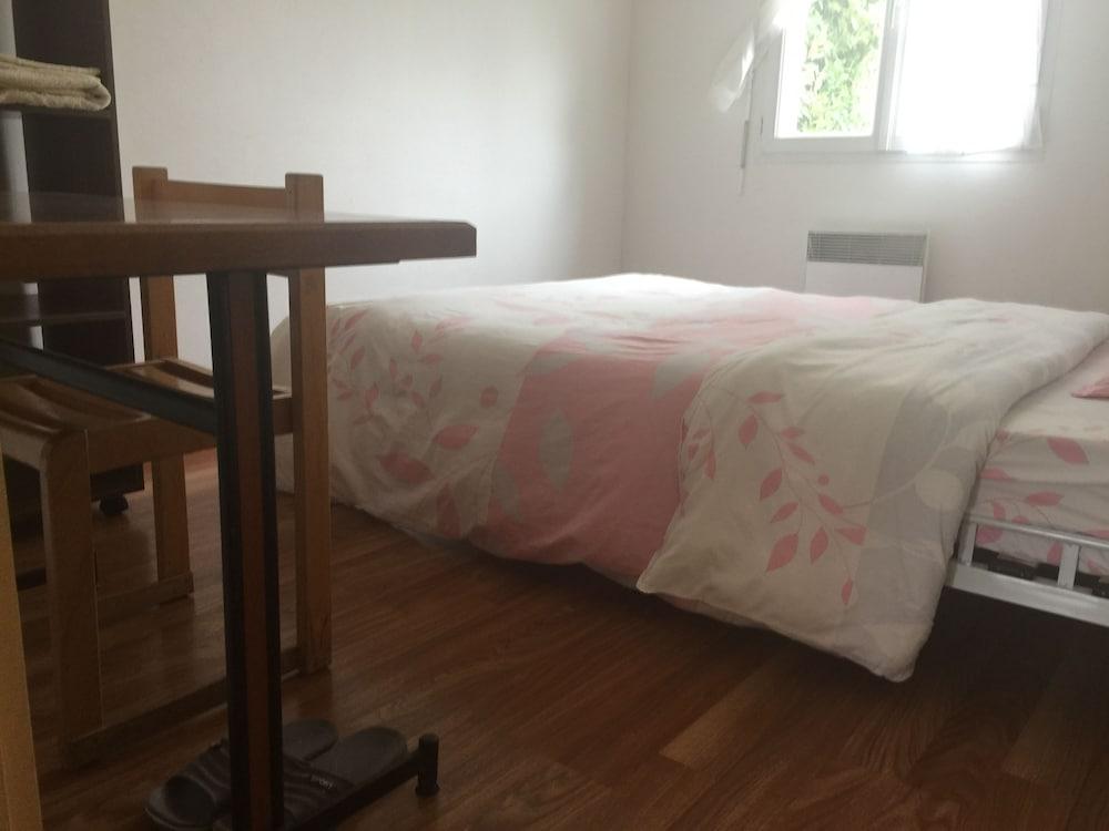Chambre privée à Drancy Room