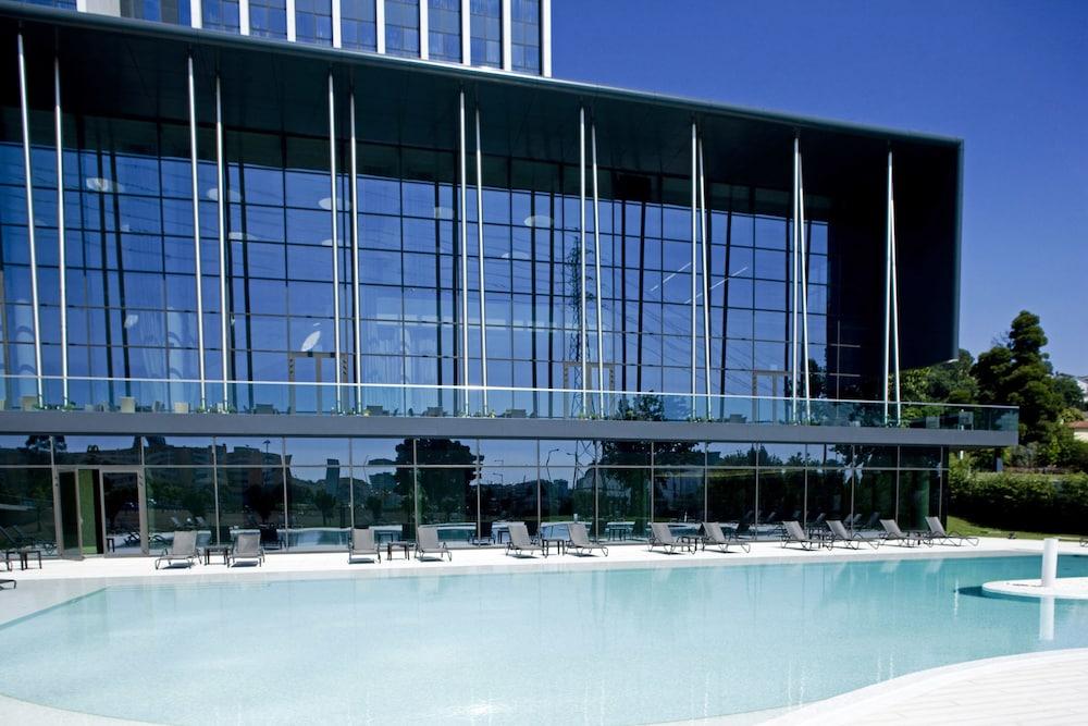 ميليا براجا هوتل آند سبا حمام سباحة مكشوف