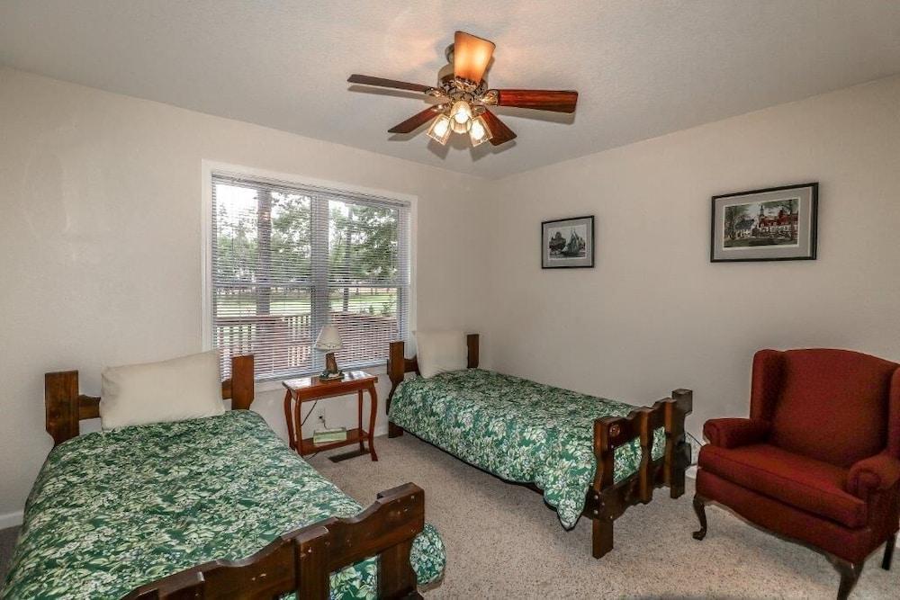 Golfview Home With Spacious Picnic Area - Unit 0944 by Redawning Room