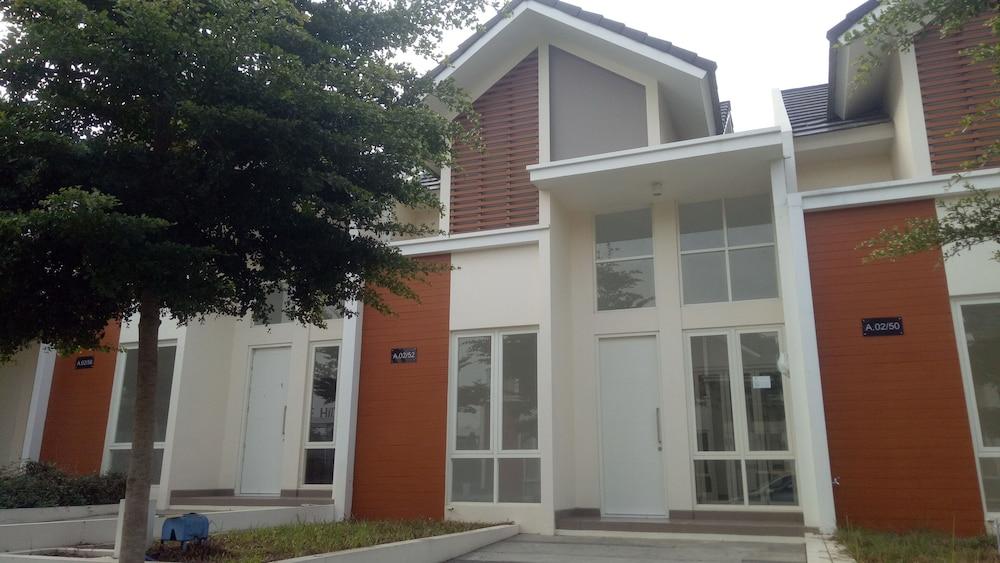 بالاتينو جيست هاوس