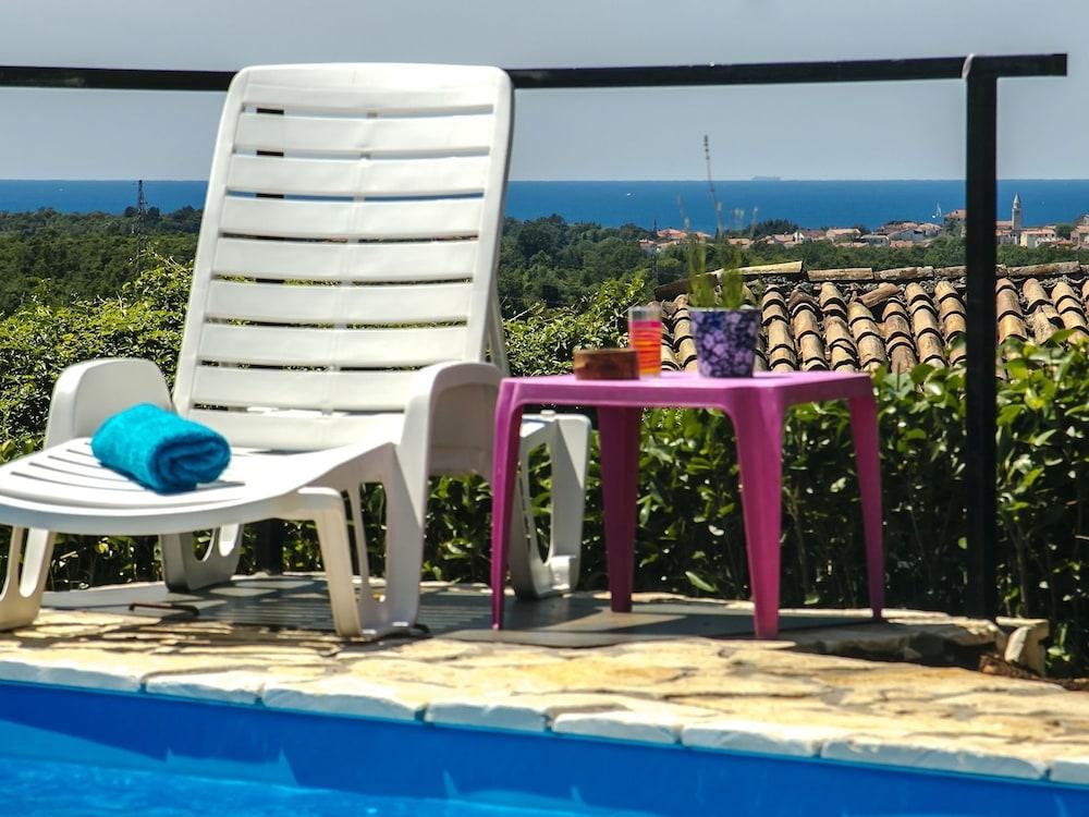 Cozy Cottage With Private Swimming Pool, Near the Beach and Porec Waterslide