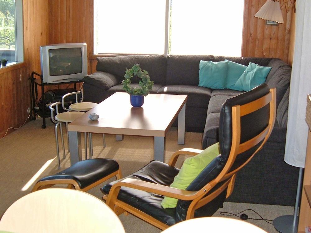 كوينت هوليداي هوم إن فينديروب نير بيتش غرفة معيشة