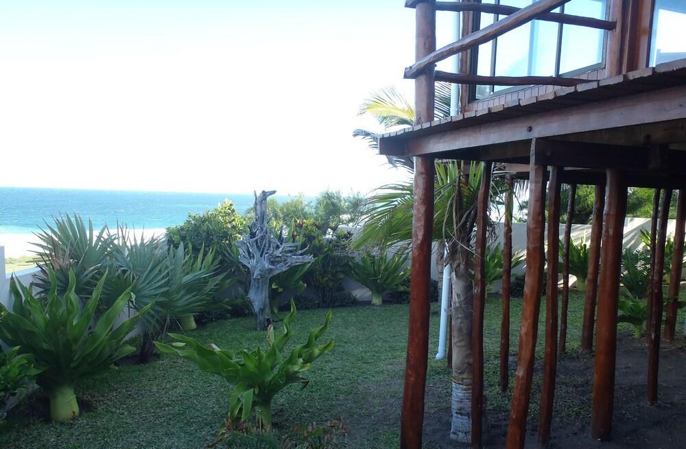 C-Mew Guesthouse Exterior