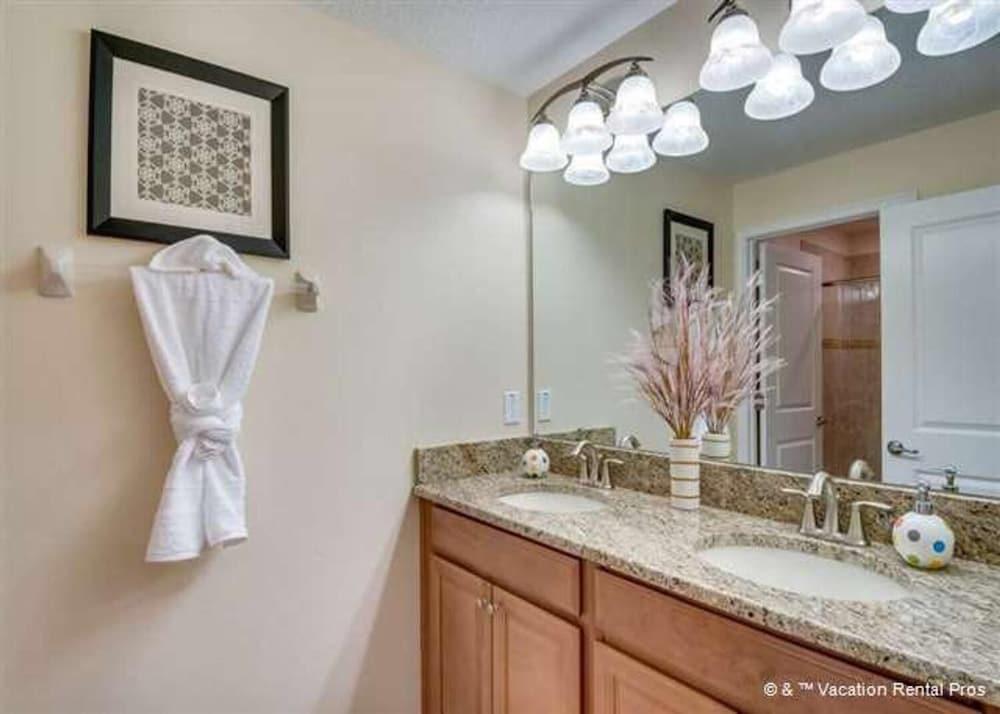 ستوري ليك - 4902 كلوك باي فيريتايل في آر غرفة