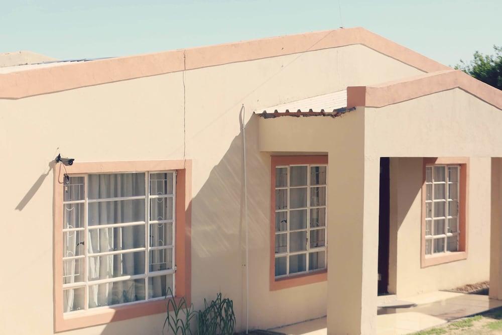 دينفير إيكو - إكزكيوتيف جيست هاوس المنطقة الخارجية