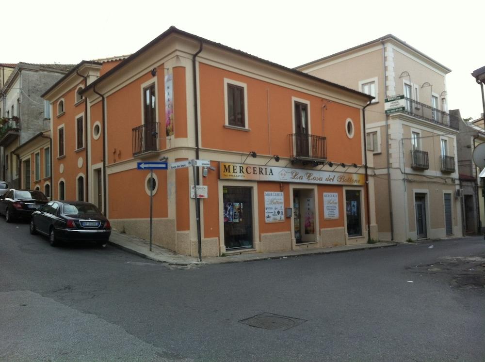 ذا مايز بد آند بريكفاست