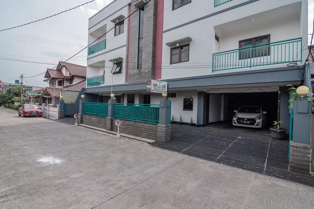 RedDoorz @ Buah Batu Exterior