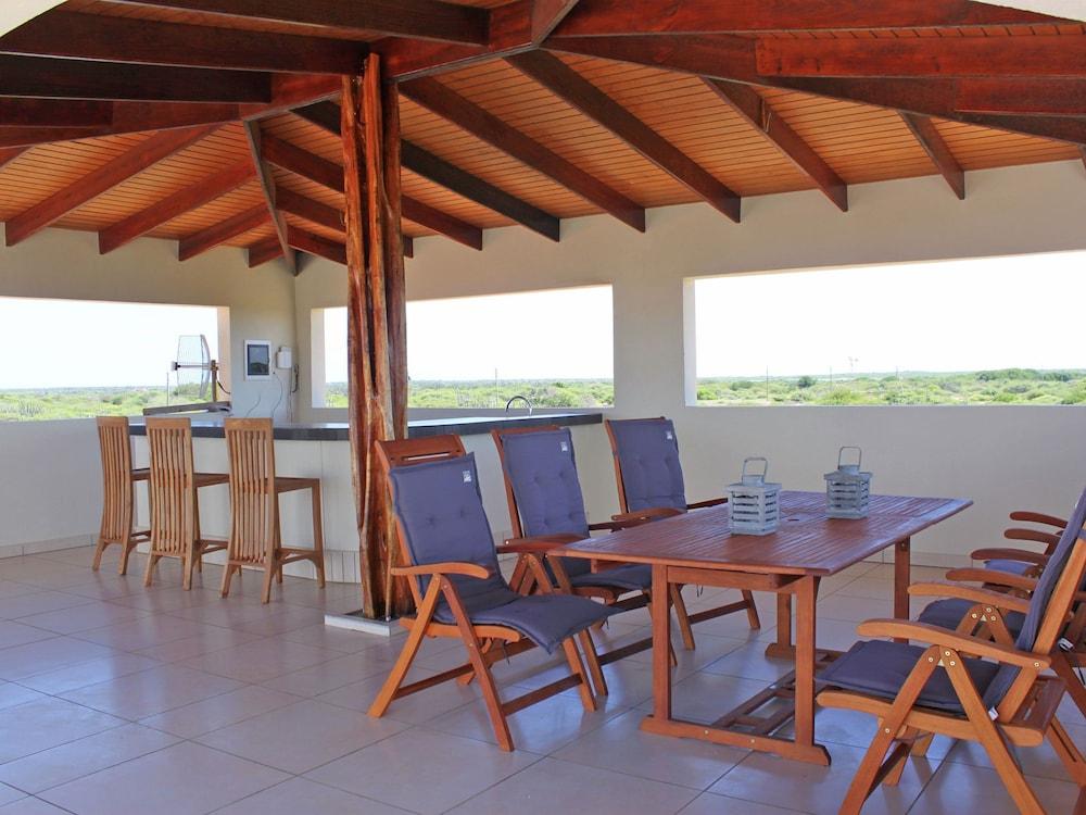 سبيشوس أبارتمنت إن بونير ويذ سويمينج بول شرفة