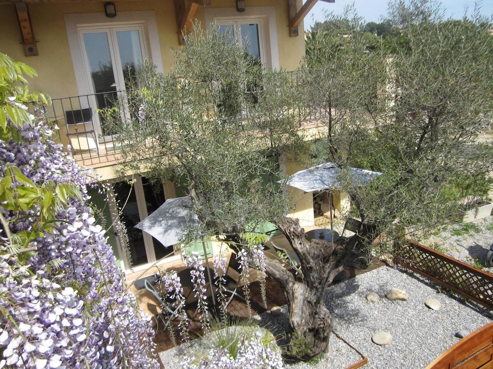 لا باستيد دي لا براغ تفاصيل الفندق من الخارج