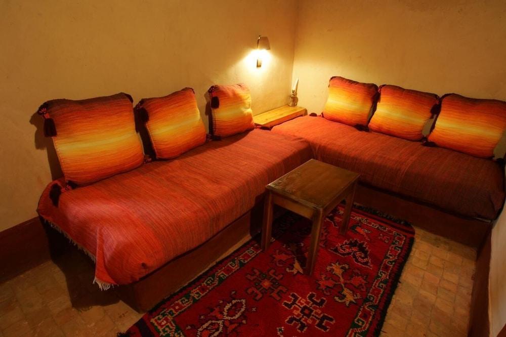 Gite Elkhorbat Lobby Sitting Area