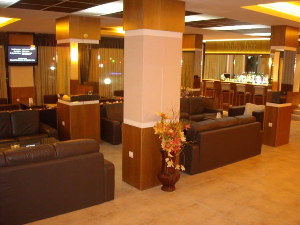 Quiet Studio in Avalon complex Lobby Sitting Area