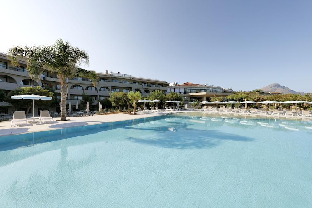 منتجع وسبا جراند بالاديوم في صقلية زحليقة مائية