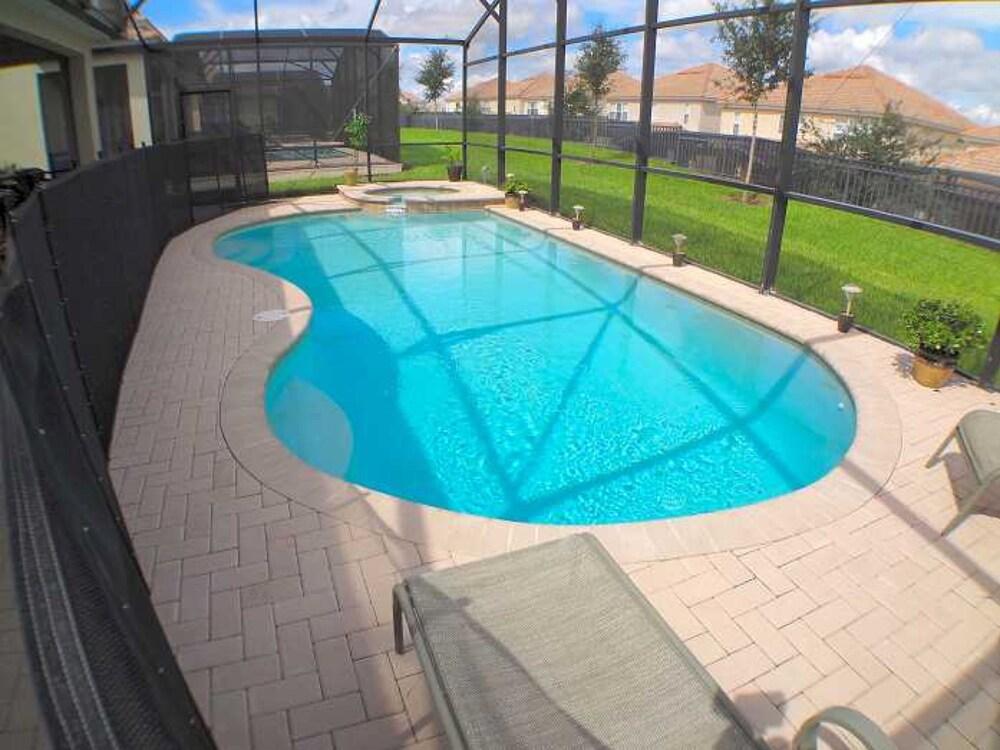 6 بد رومز 4 باث رومز هوم إن ويندسور هيلز باي سي في 2537 زحليقة مائية