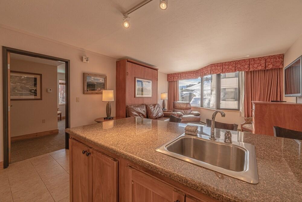 Grand Lodge 1-bedroom Condo With Mountain Views 1 Condo - No Cleaning Fee! by Redawning