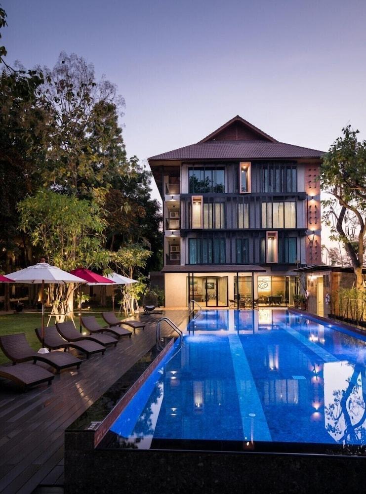 إس لوفت سبورت آند ويلبيينج هوتل حمام سباحة مكشوف