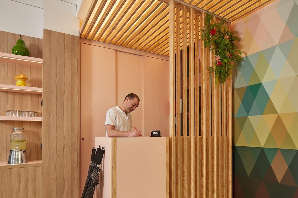 أوتل لوكومو - جير دي ليون باستيل منطقة الاستقبال