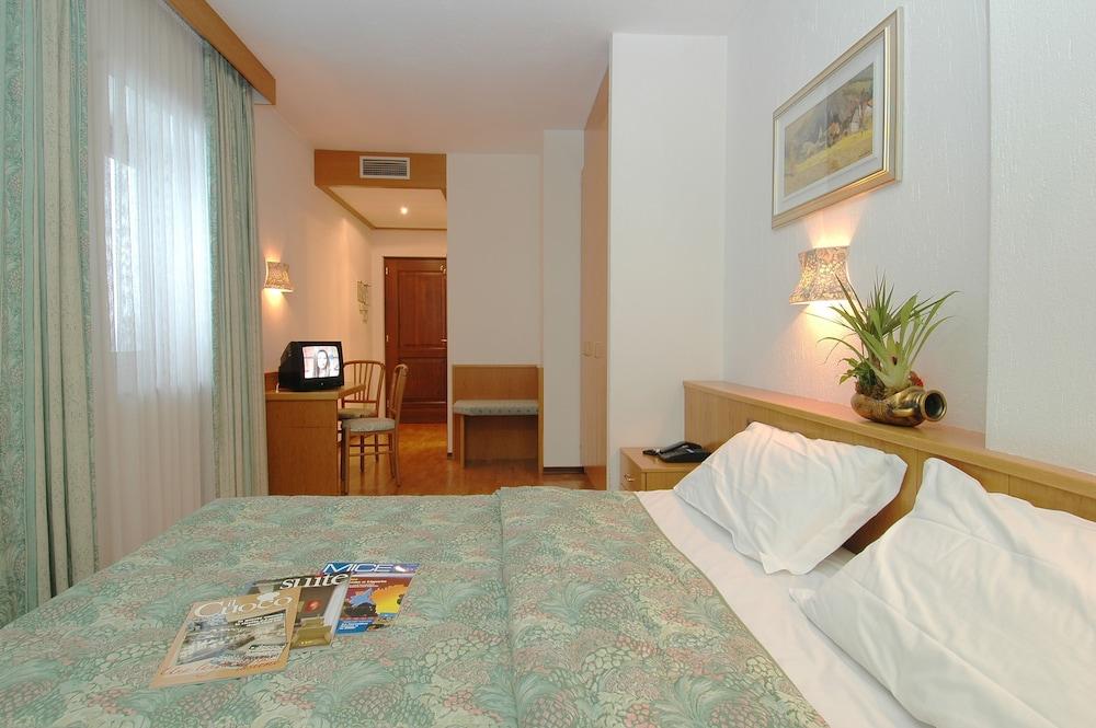 Comtes de Challant Room