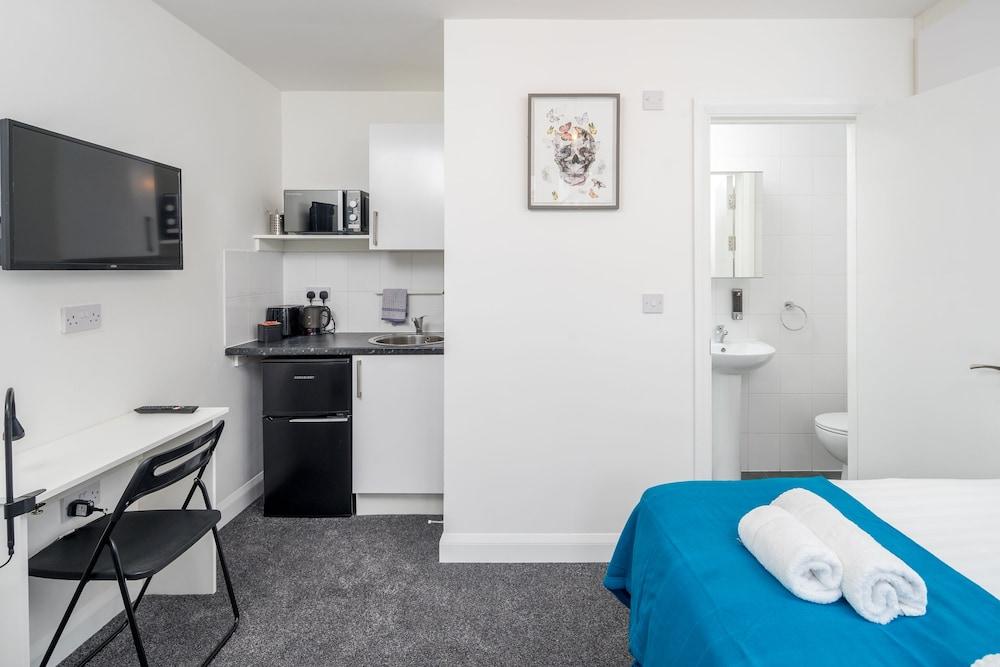 SAV Wembley Studios Room