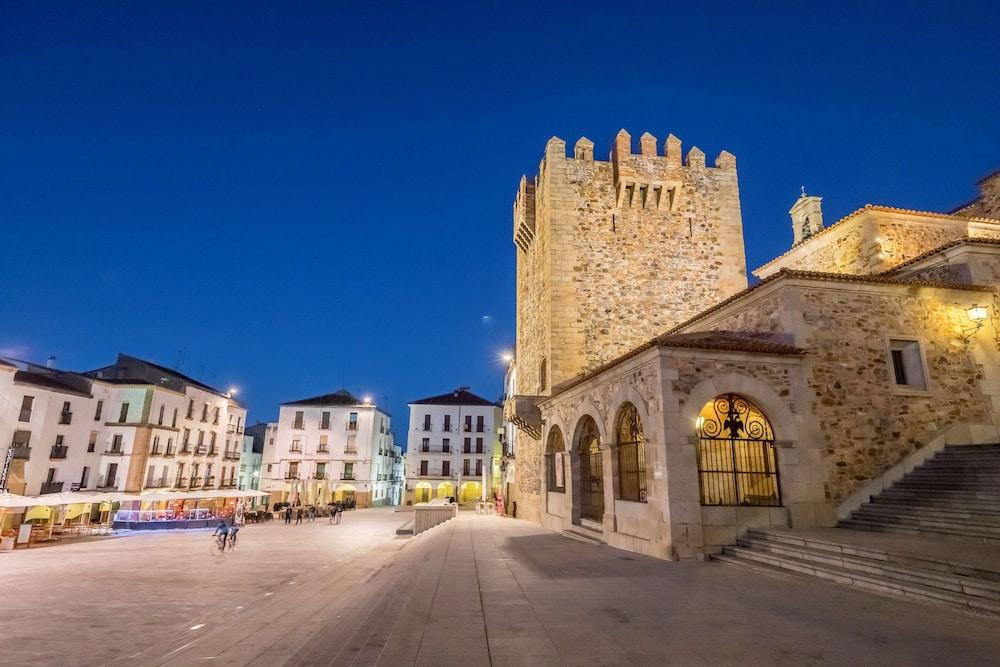 Barceló Cáceres V Centenario Exterior