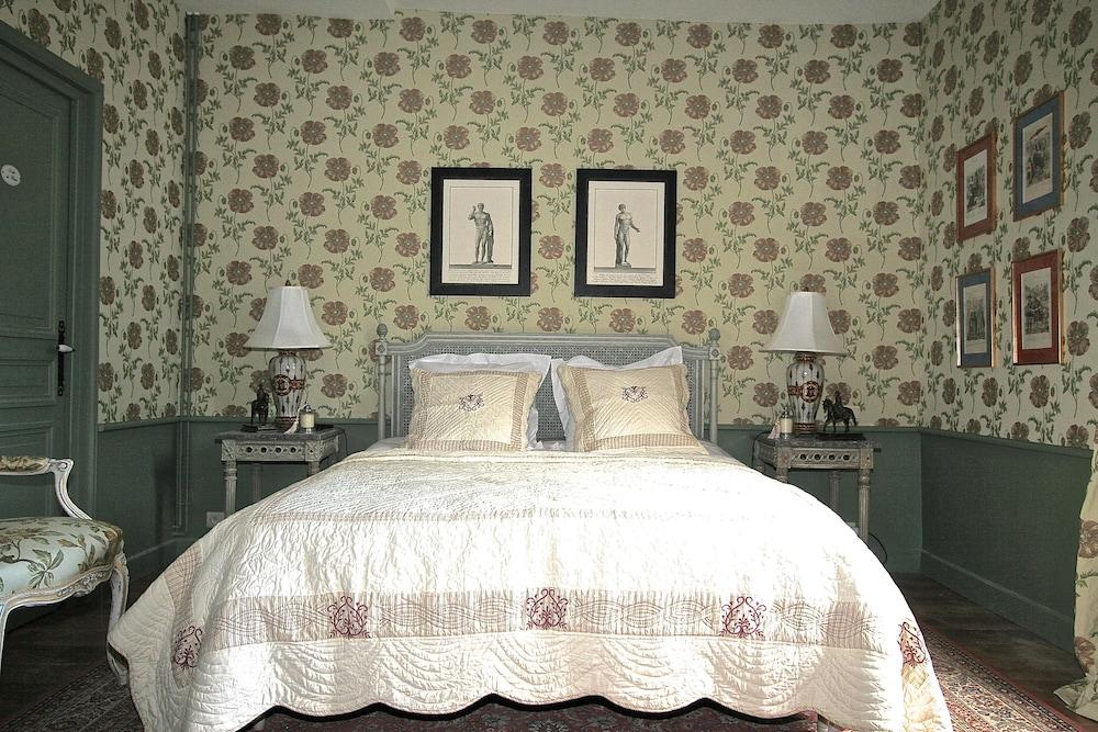Château de Maudetour Room